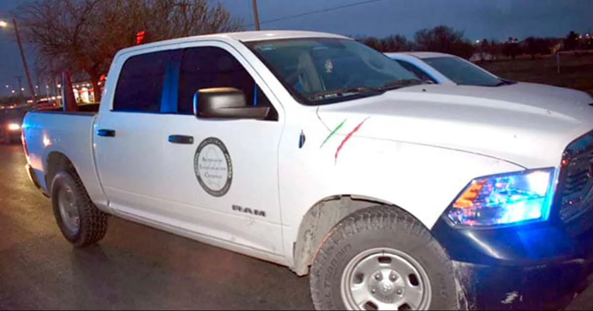 La persona que resultó lesionada se encontraba en el interior de su automóvil cuando llegó el sujeto y le disparó en dos ocasiones.