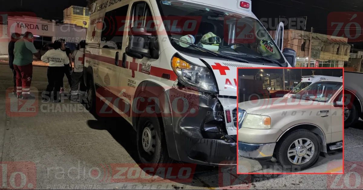 Choca contra ambulancia de la Cruz Roja Mexicana