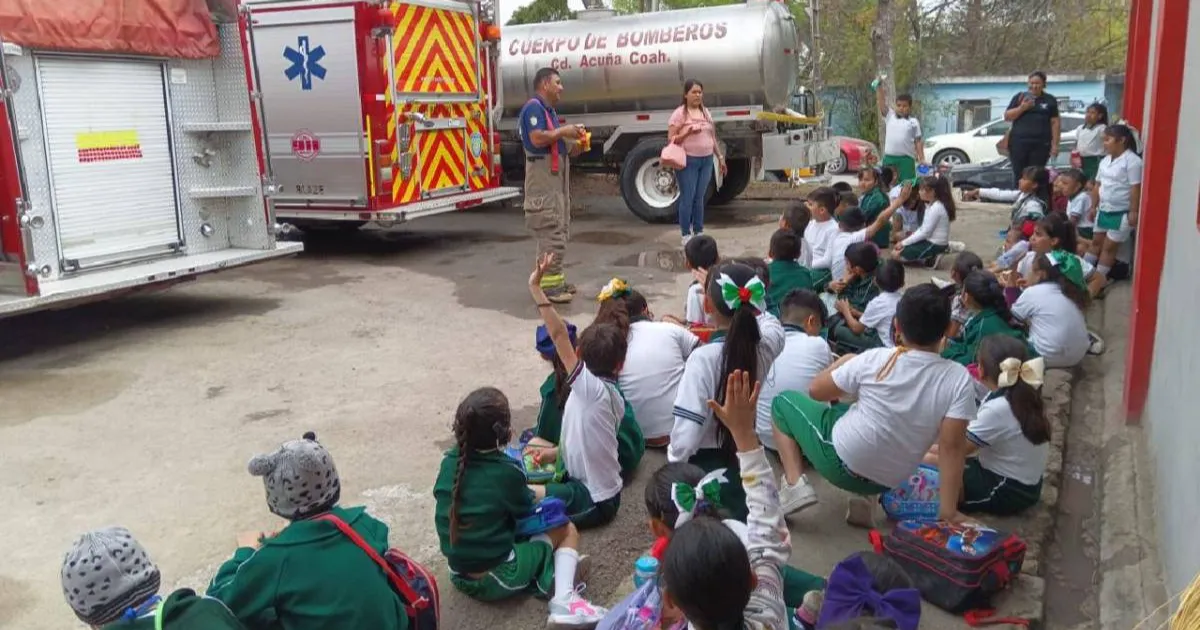 Alumnos del segundo grado de la primaria Emiliano Zapata visitaron la Central de Emergencias de Acuña