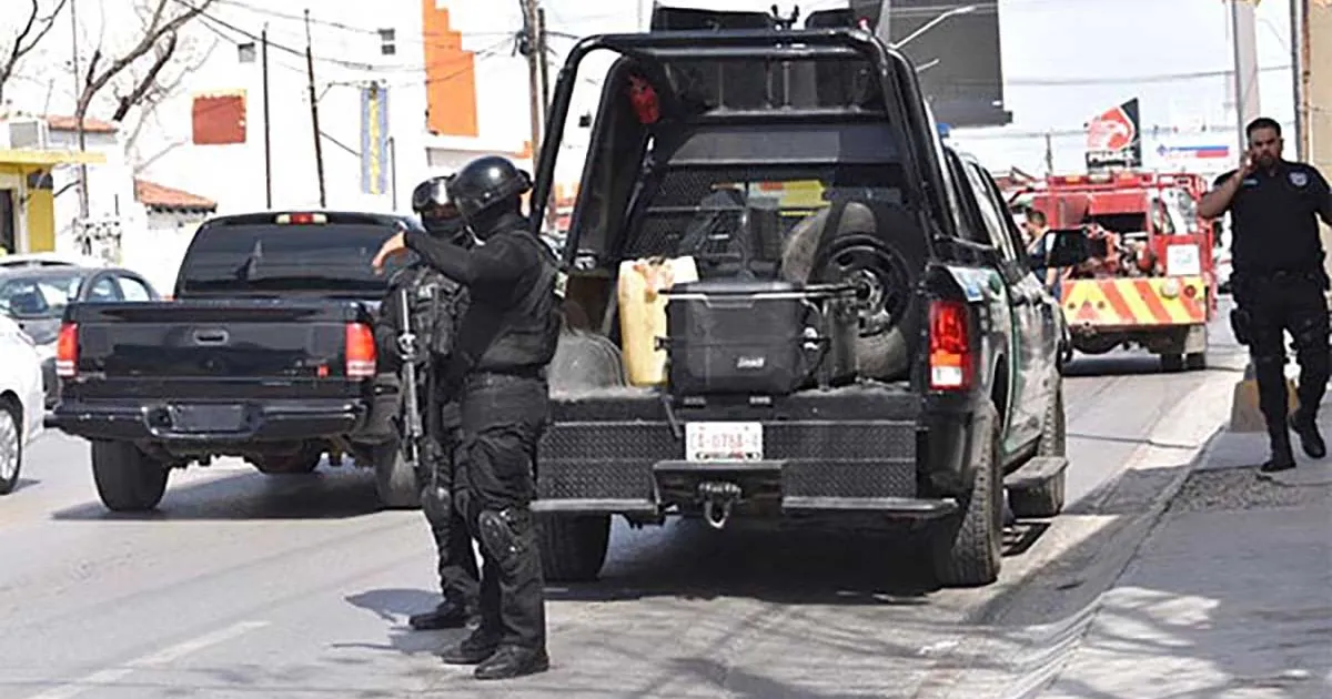 Determina juez vincularlo a proceso por portación de arma de fuego.