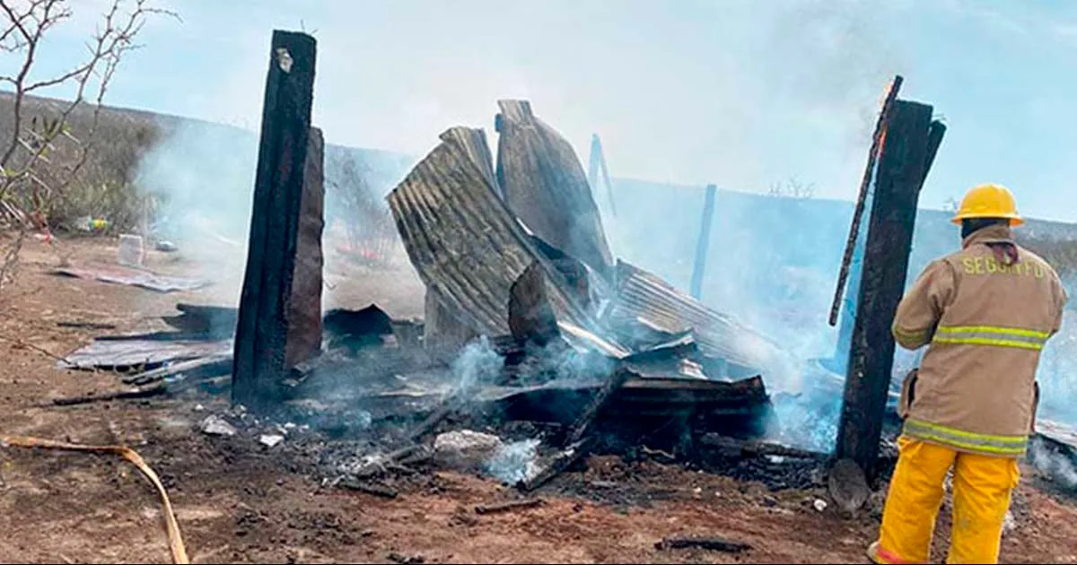 El habitante de la humilde vivienda expresó que el incendio se registró de manera intencional