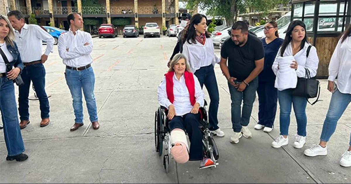 Cientos de militantes y simpatizantes asistieron a su registro.