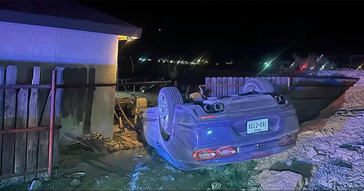 Adolescente vuelca su auto tras huir del Sheriff en Eagle Pass