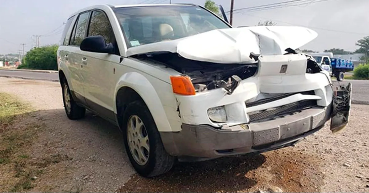 Se impactan dos camionetas en libramiento de Acuña