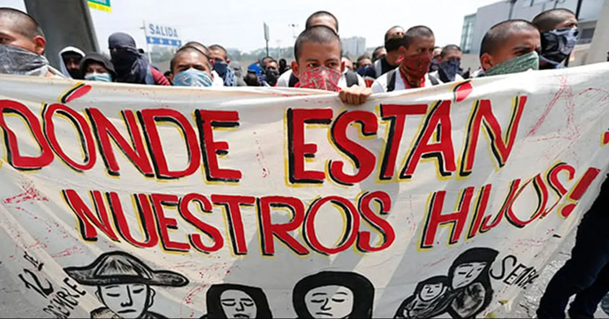 Padres de los 43 normalistas de Ayotzinapa convocan al boicot electoral