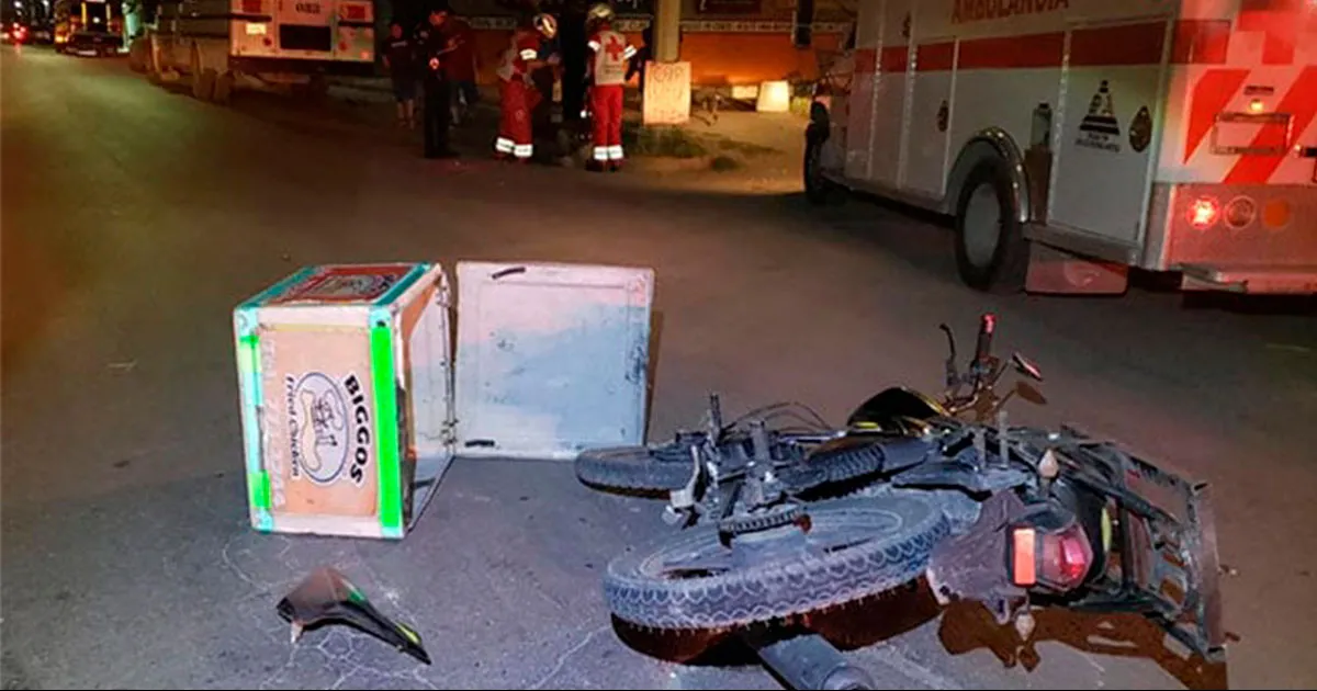 Motociclista resulta lesionado al chocar contra camioneta en Acuña