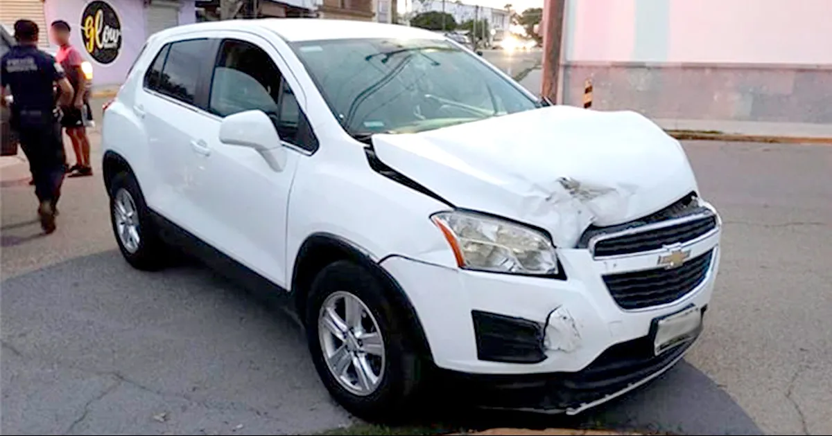 Se impactan dos camionetas en Acuña