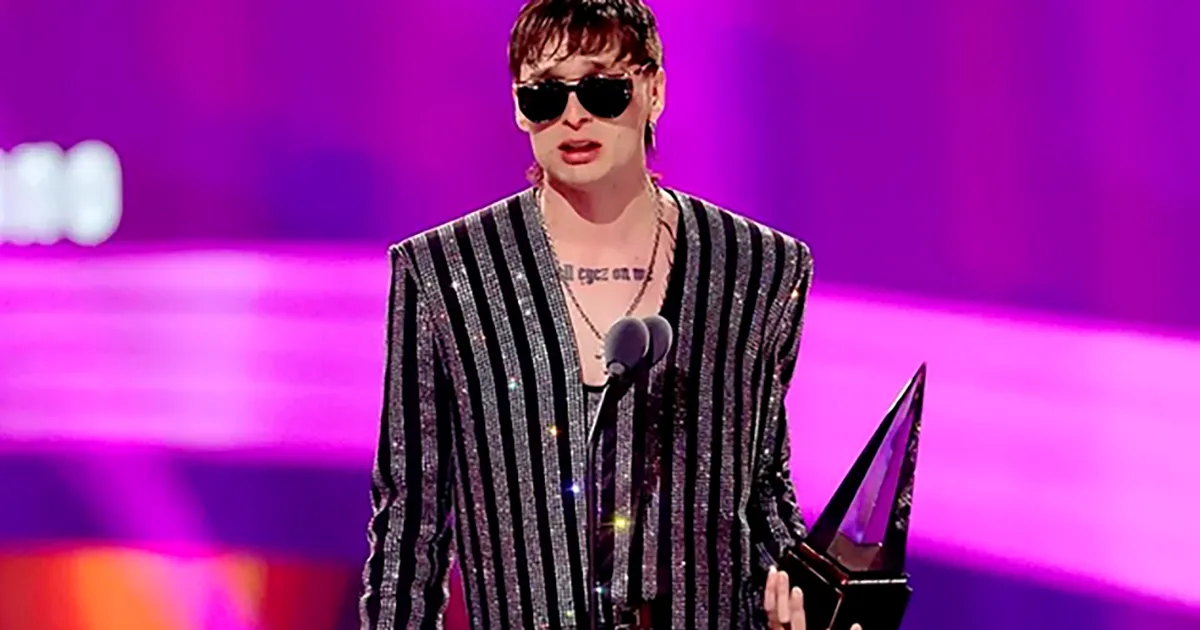 Gana Peso Pluma premio a Mejor Álbum Regional en Latin AMAs