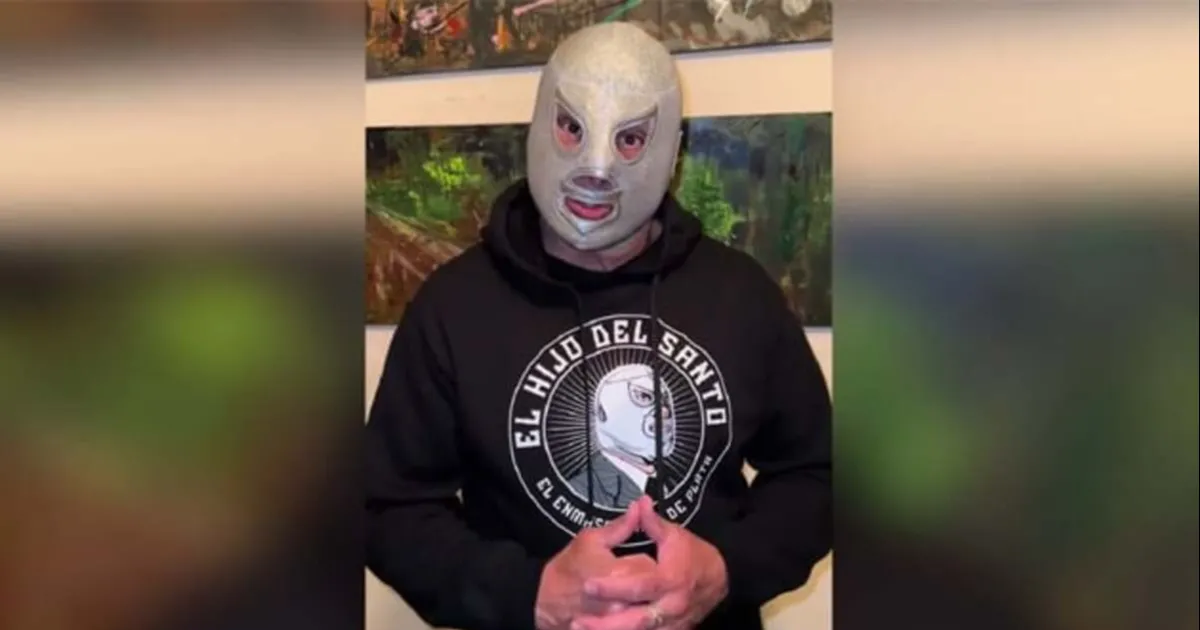 El luchador denunció en redes sociales que fue víctima de un robo en el Aeropuerto de Tijuana; en su equipaje transportaba artículos oficiales