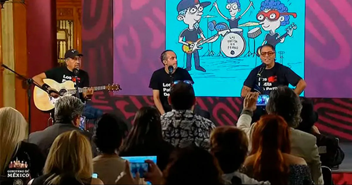 Felicita AMLO a los niños en su día y les pone música en la mañanera