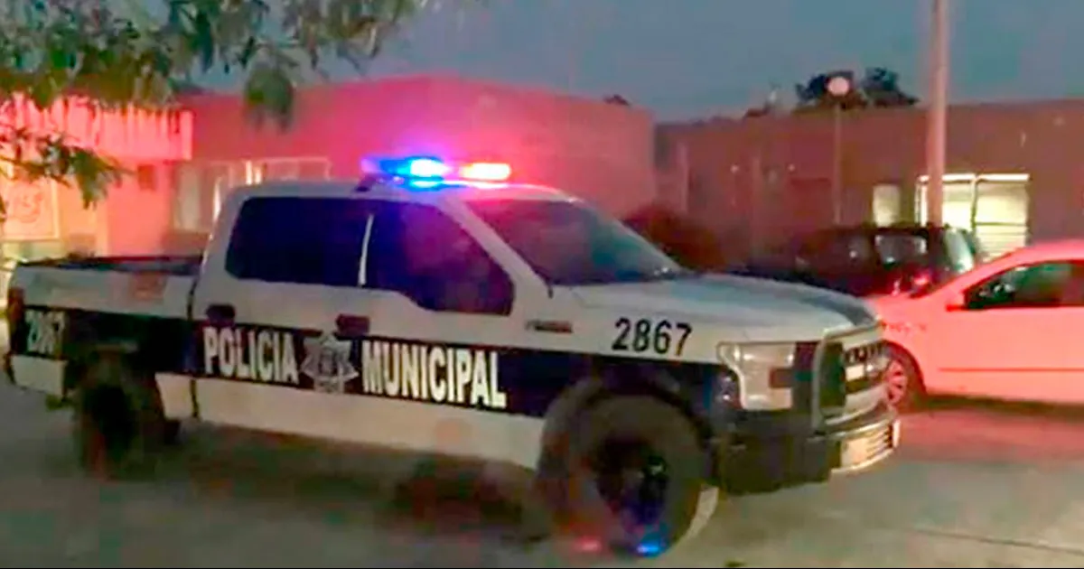 Agreden con bate a mujer de Agujita