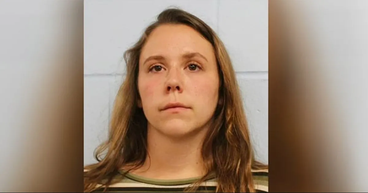 El incidente se hizo público cuando la madre del estudiante escuchó a su hijo hablando con la maestra Madison Bergmann por teléfono