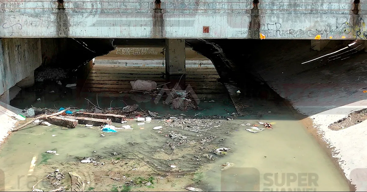 La tarde del lunes las autoridades decidieron retirar los obstáculos que se encontraban estorbando en el arroyo