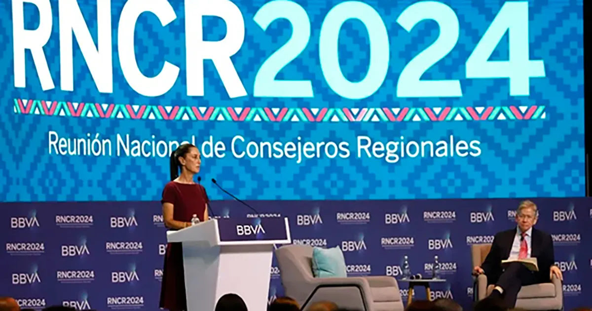 La abanderada de Morena asistió esta tarde a la Reunión Anual de Consejeros Regionales de BBVA