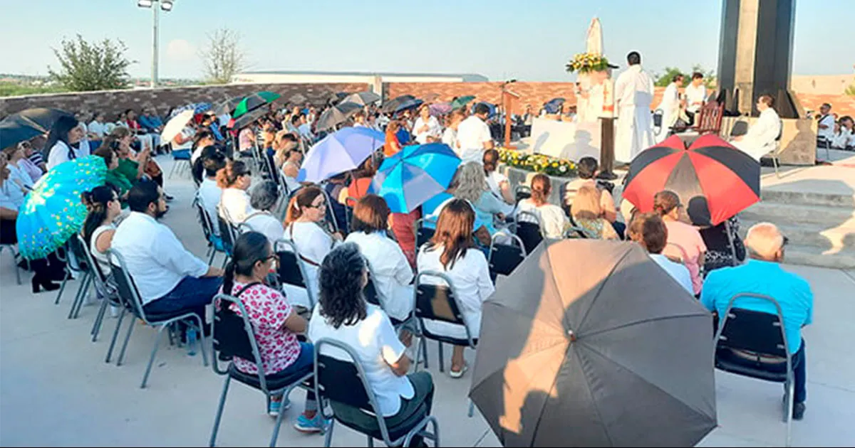 Familias de los distintos decanatos de Piedras Negras, participaron en la celebración Encuentro con María..