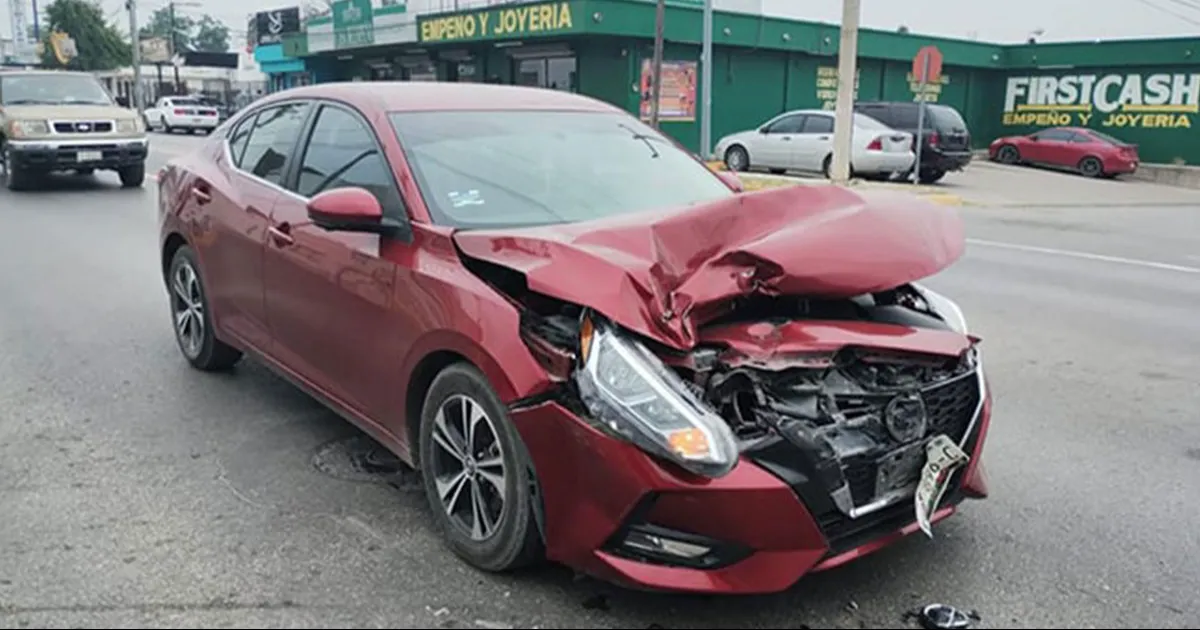 Tránsito Municipal, al momento de tomar conocimiento, no reportó personas heridas, sólo cuantiosos daños materiales.
