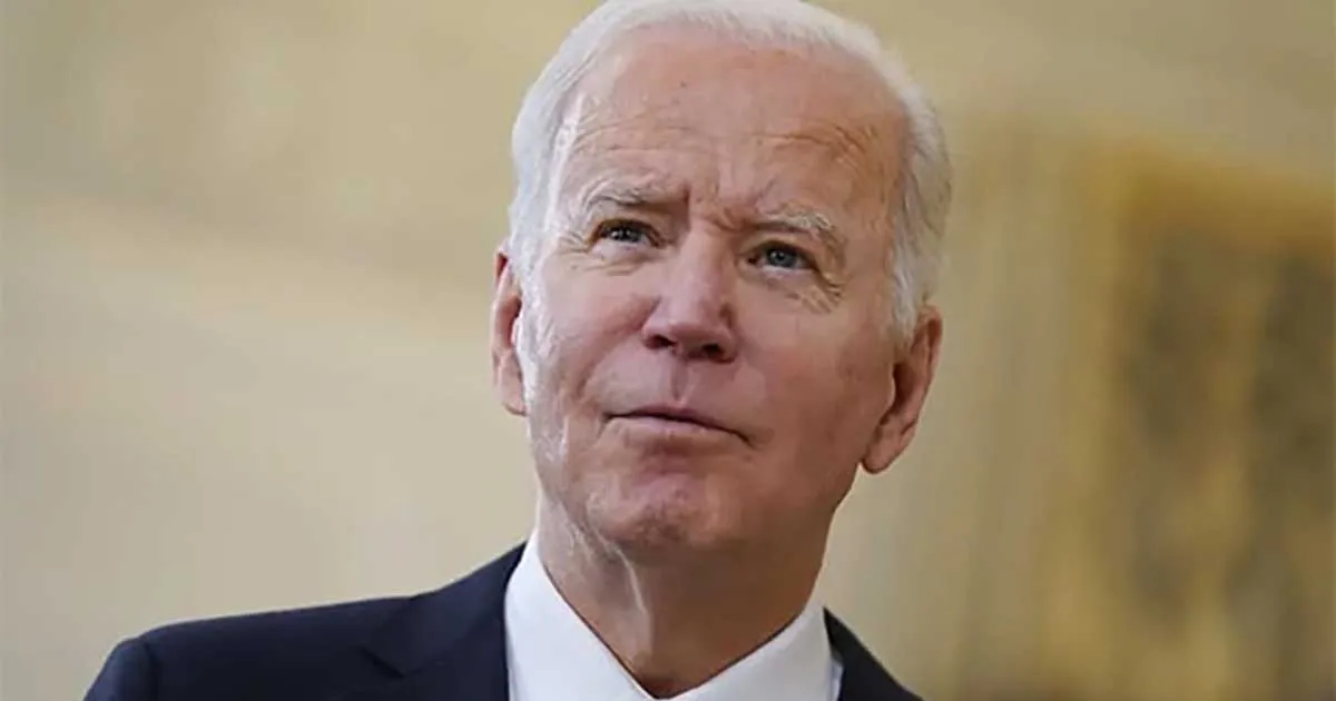 ¡Otra vez! Captan a Biden durmiendo durante conmemoración de Día de los Caídos en Guerras