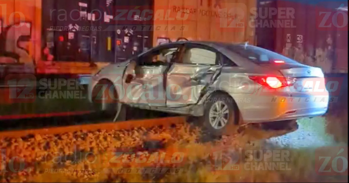 Embiste tren a vehículo por querer ganarle el paso