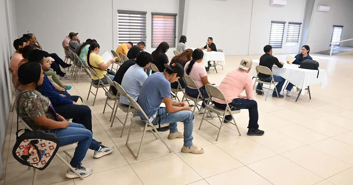 Aprovechan jornada de empleo en Nava