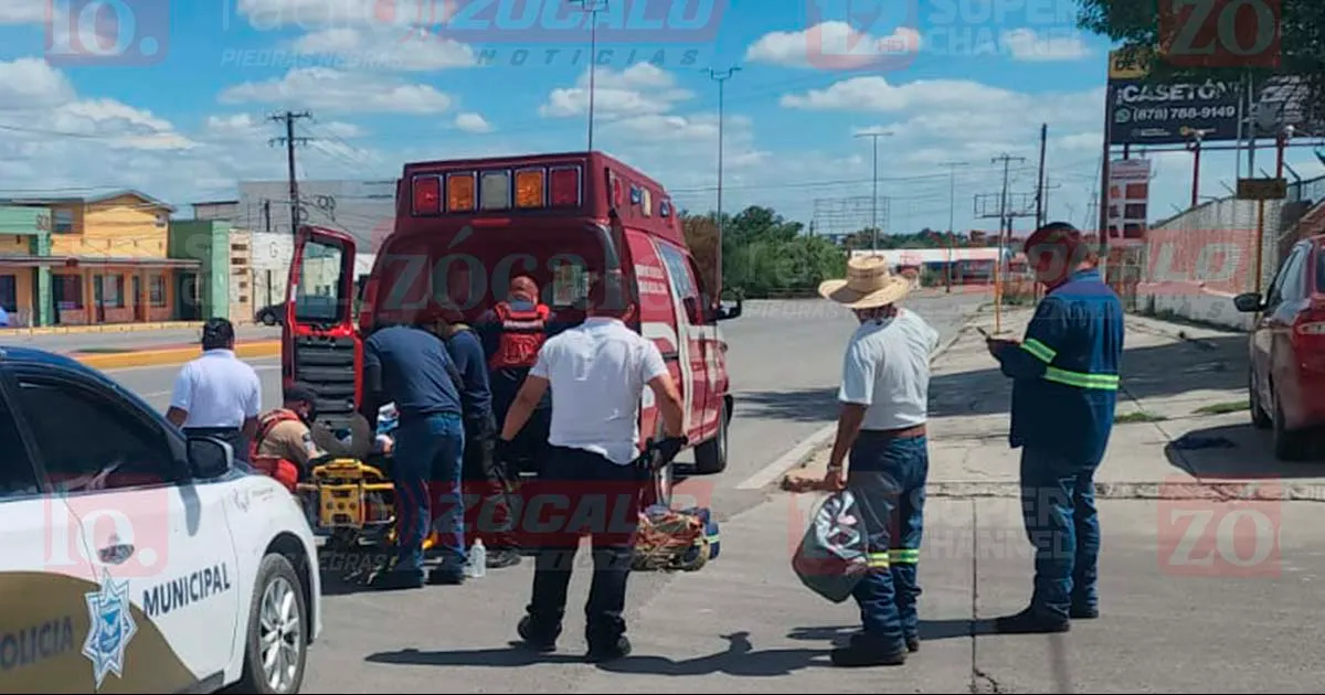Según testigos, el hombre caminaba sobre el bulevar Mendoza Berrueto en estado delirante buscando ayuda para llegar al hospital.