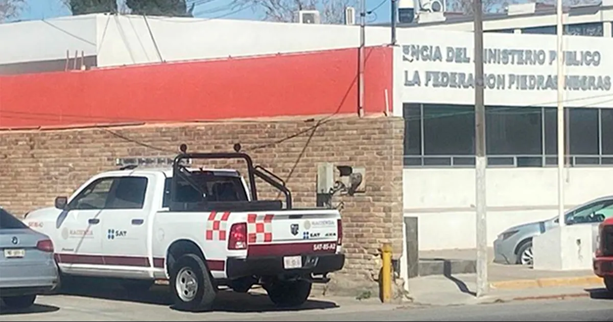 Arrestan a sujeto por contrabando de autos en Piedras Negras