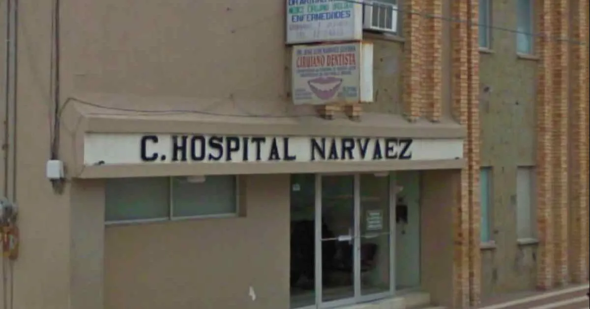 La conductora de la pick up se reporta con pronóstico reservado; su acompañante, un menor de edad, se encuentra estable