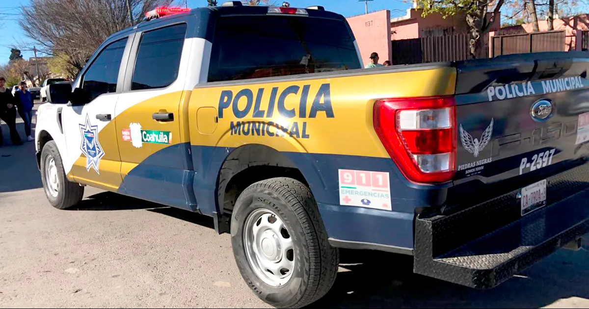 Deja auto encendido y se lo roban