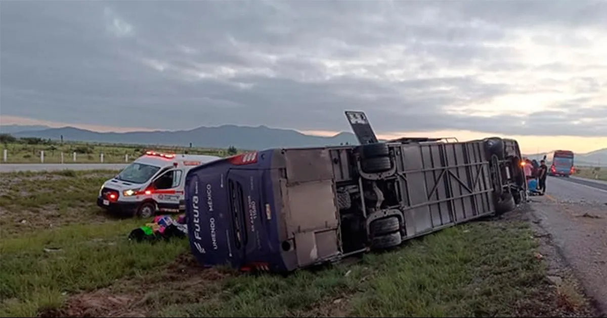 El accidente fue reportado alrededor de las 6:00 horas, a la altura del kilómetro 104 de la Carretera 57