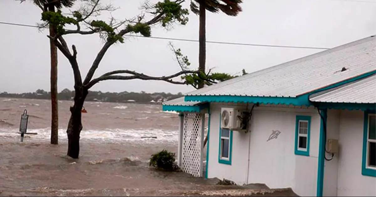 El centro de Debby tocó tierra la mañana del lunes como un huracán de categoría 1 en la escala Saffir-Simpson