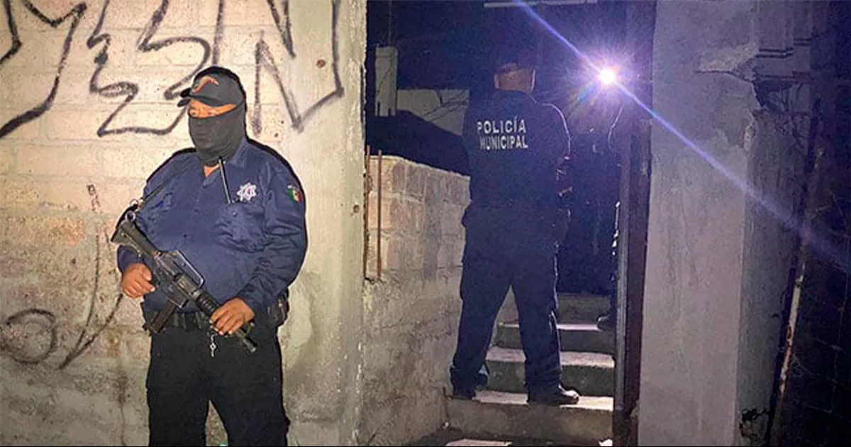 El cuerpo fue trasladado a una funeraria de la localidad donde peritos de la fiscalía realizarán la necropsia.