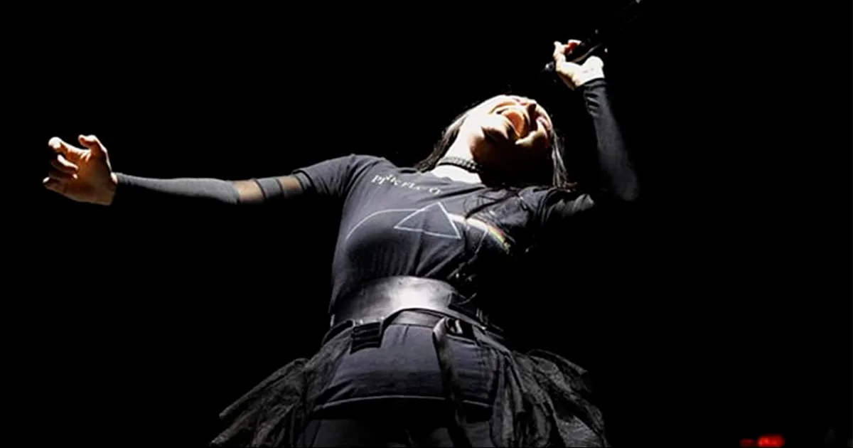 Evanescence, liderada por Amy Lee, convocó a sus fans en el Hera donde tomó el escenario para dar cátedra de cómo se hace un show enérgico.