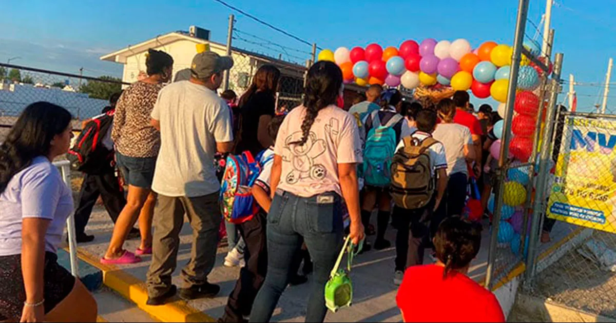 Celebra AMLO que millones de estudiantes regresan a clases; ‘es un día de mucha alegría’