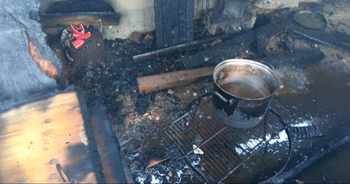 El propietario del domicilio, indicó que desconoce cómo inició el fuego pero no se descarta que al estar cocinando se salió de control.