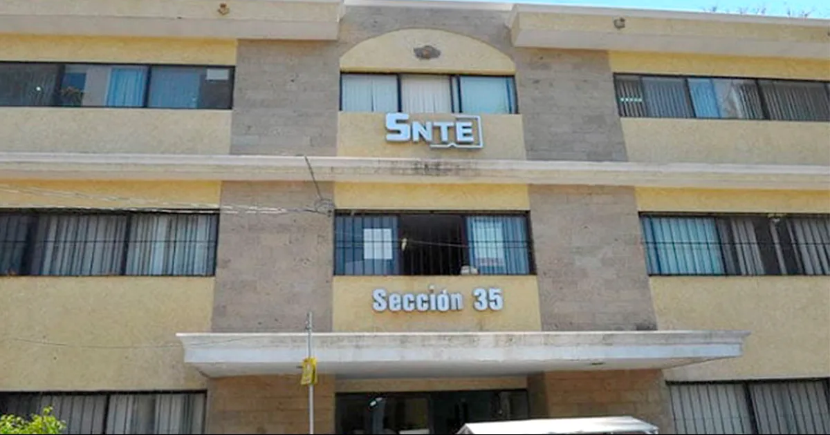 Informó que la presunta responsable cobraba entre 150 y 250 mil pesos por cada plaza que supuestamente colocaría entre quienes buscaban un espacio.