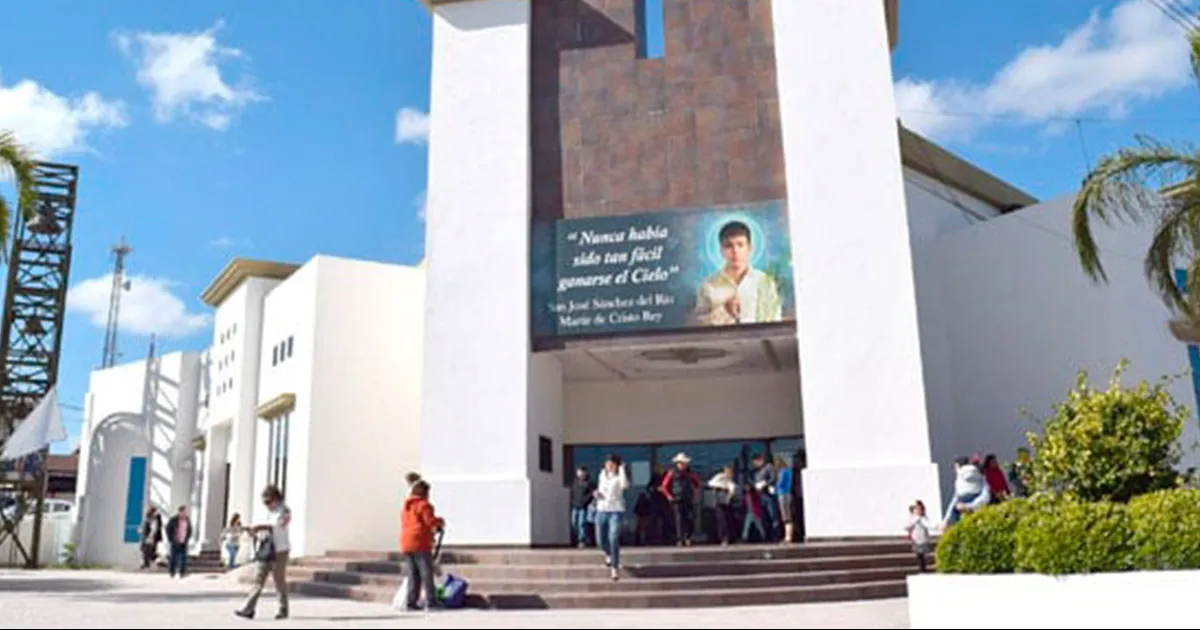 Invitan a predicador a hablar sobre los milagros de la eucaristía.