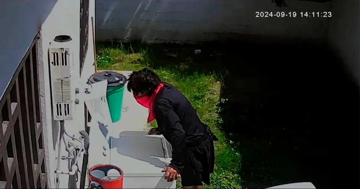 Roban dos maletas y objetos de vivienda en la Col. Praderas