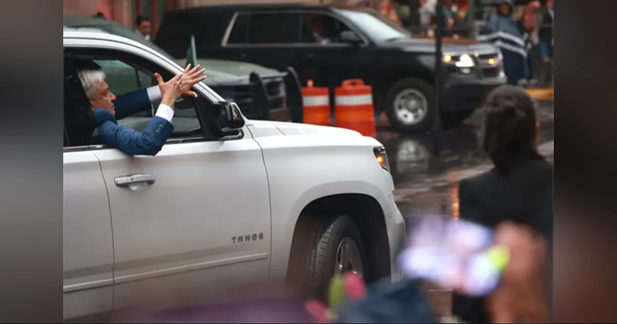 Este jueves por la tarde, alrededor de las 18:00 horas, el presidente Andrés Manuel López Obrador salió de Palacio Nacional.