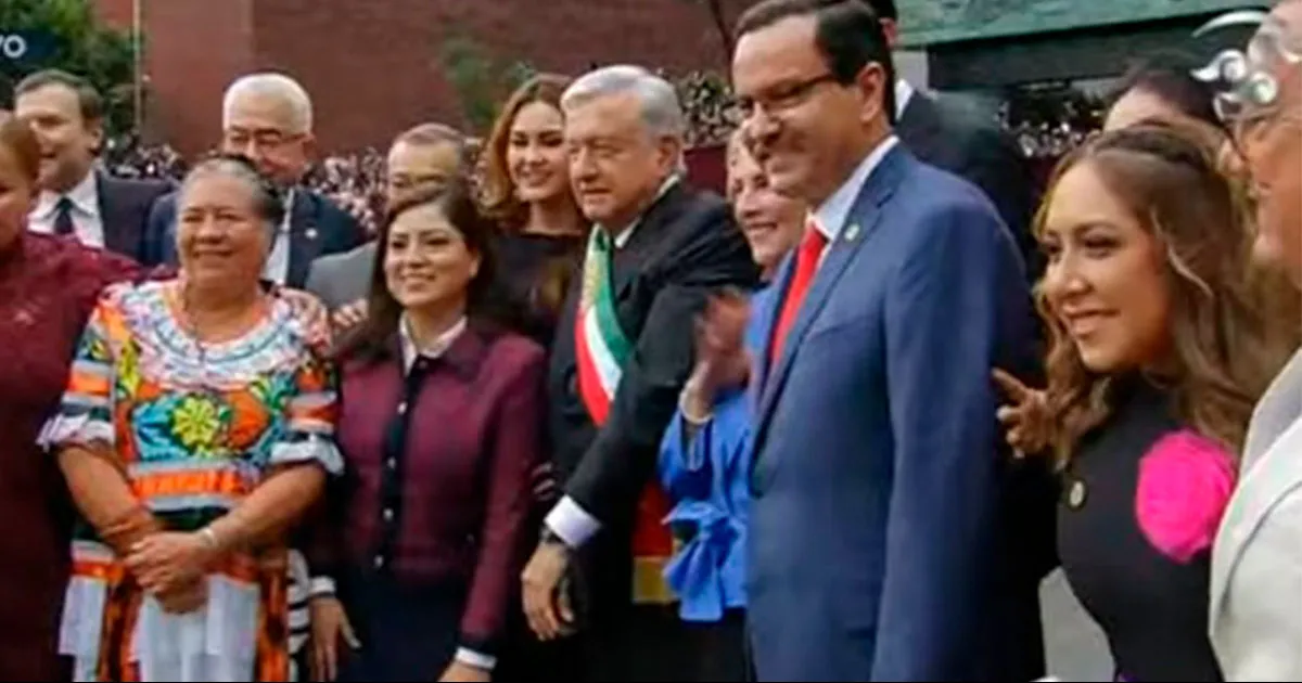 AMLO llega a San Lázaro para entregar la banda presidencial