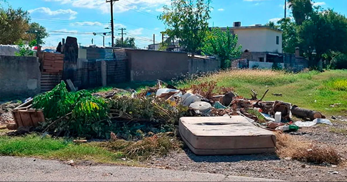 Vecinos de la calle Aeropuerto de la colonia Vista Hermosa hacen denuncia pública.