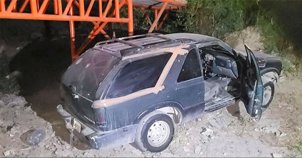 Termina en el fondo de un arroyo y abandona su camioneta tras accidente en acuña