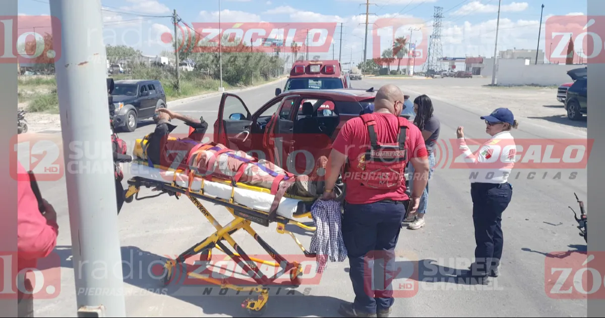 Motociclista resulta lesionado tras un impacto, en Piedras Negras