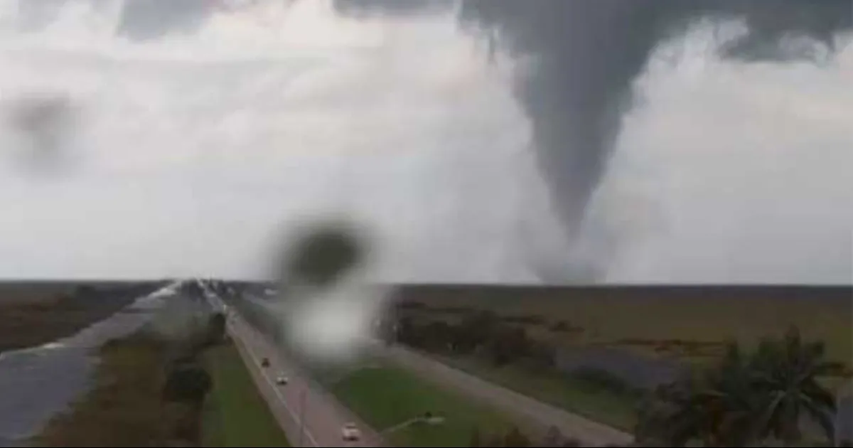 El gobierno estadounidense exhortó a toda la población del sur de Florida a evacuar la zona para evitar pérdidas humanas ante el embate del poderoso