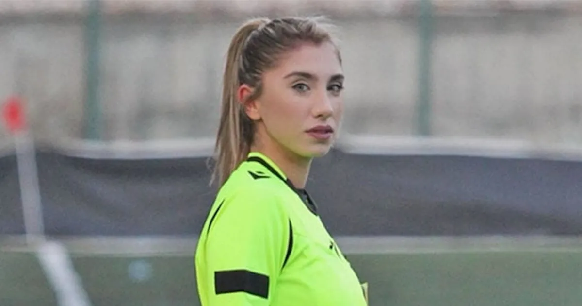 En un comunicado de su abogado, la árbitra insistió en que el video fue creado con inteligencia artificial.