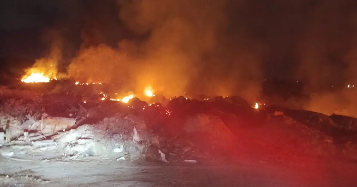 Protección Civil y Bomberos atiende el siniestro desde las 3 am.