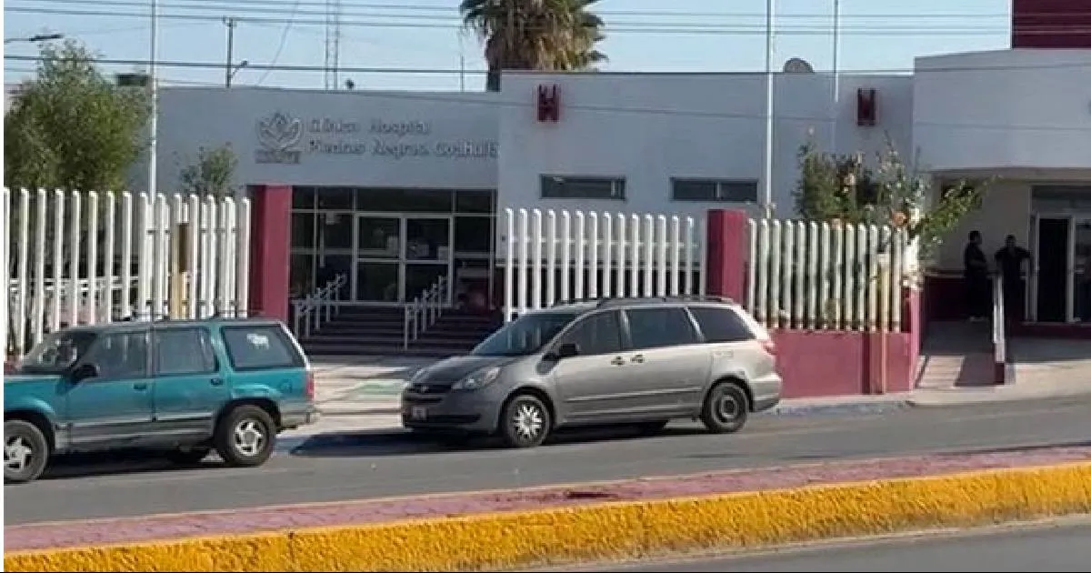 La niña, según sus padres, presentaba vómito y no era controlado por lo que fue trasladada al hospital para su atención médica