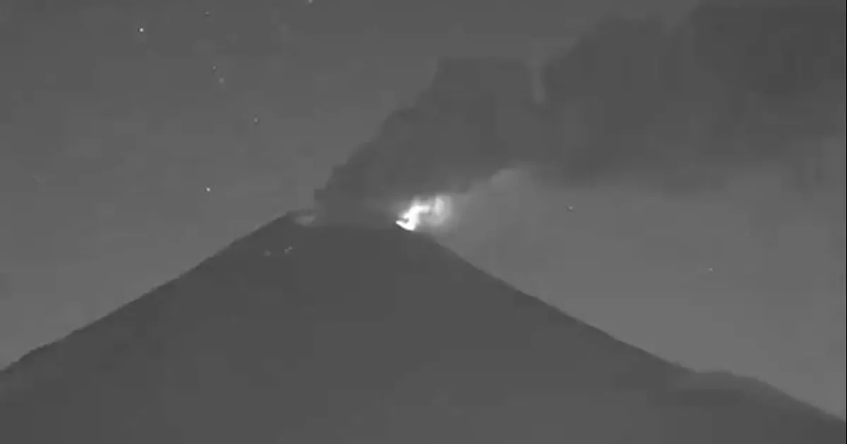 La actividad fue captada desde el municipio de Tianguismanalco a través de cámaras de monitoreo de Webcams de México