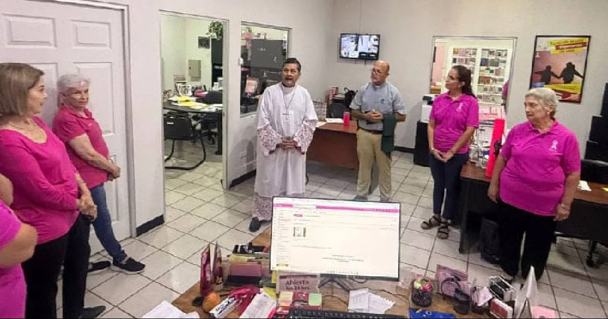 Bendice el obispo Casa Rosa de GAC