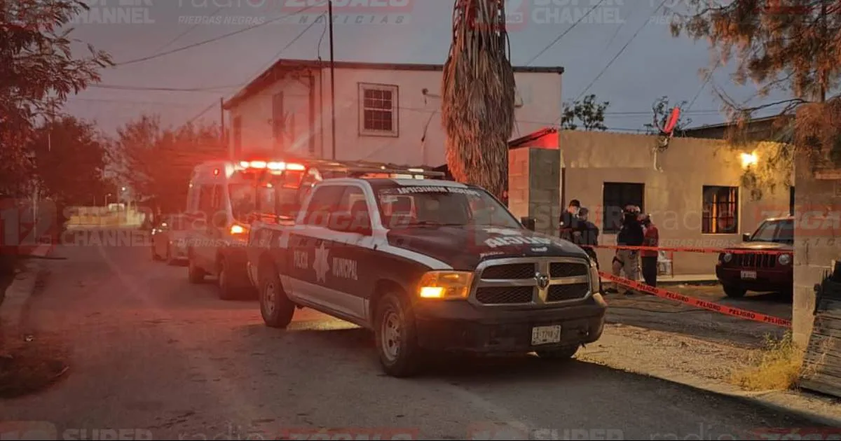 Una ambulancia arribó al lugar, y el paramédico a cargo confirmó que ya no contaba con signos vitales.