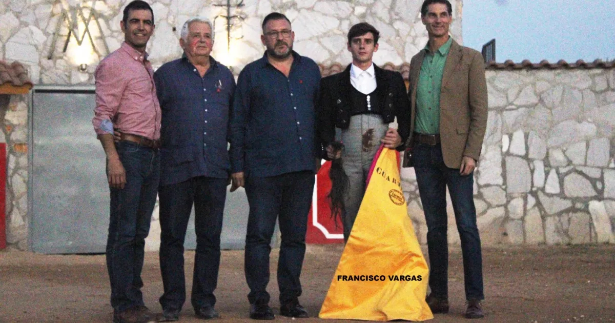 Javier Cuartero se presenta y convive con la prensa taurina de Aguascalientes