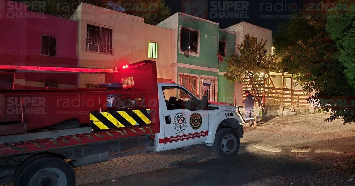 Veladora ocasiona incendio de un domicilio en Los Montes